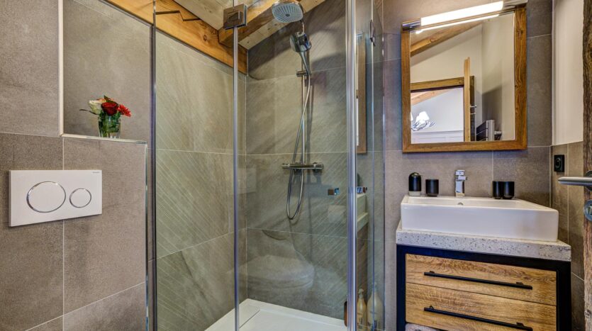 Chalet Peace & Love, chamonix accommodation, summer & winter season rental