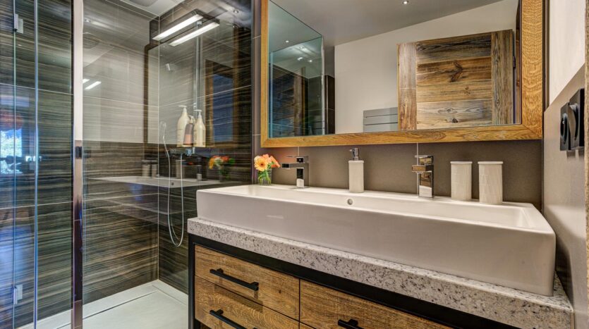 Chalet Peace & Love, chamonix accommodation, summer & winter season rental