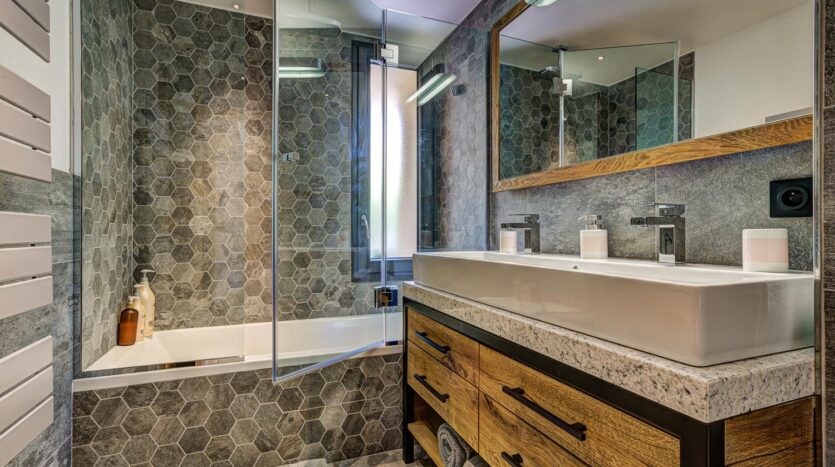 Chalet Peace & Love, chamonix accommodation, summer & winter season rental