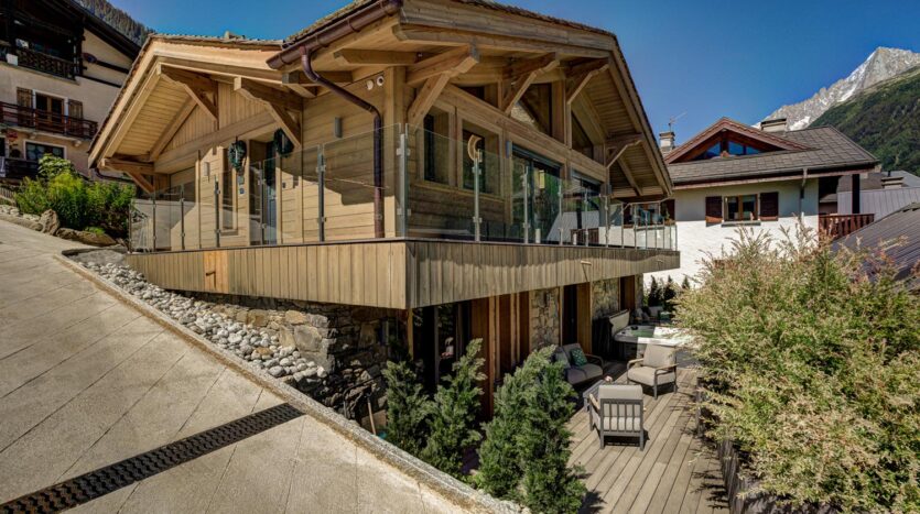 Chalet Rock and Roll, chamonix accommodation, summer & winter season rentalChalet Peace & Love, chamonix accommodation, summer & winter season rental
