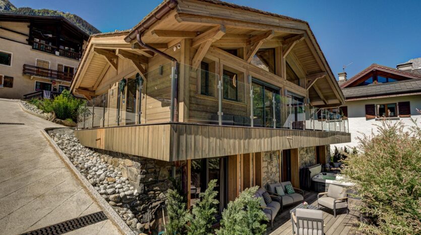 Chalet Peace & Love, chamonix accommodation, summer & winter season rental