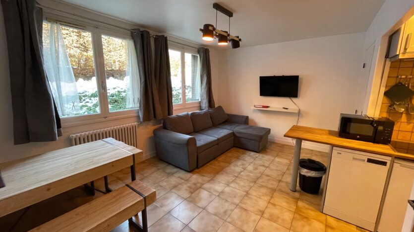 2 bedroom apartment in Chamonix town centre to rent for the winter season