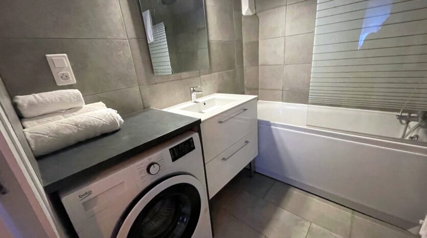 2 bedroom apartment in Chamonix town centre to rent for the winter season