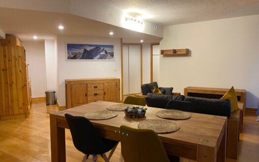 overview living kitchen eating area