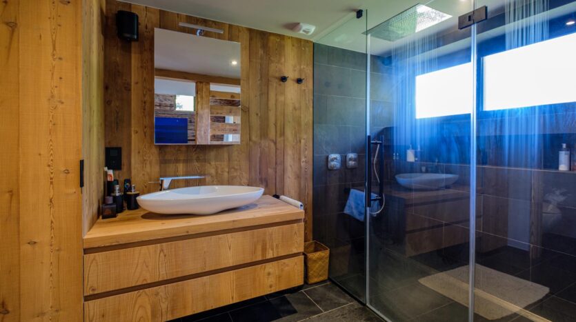 5 bedroom winter season chalet in Chamonix