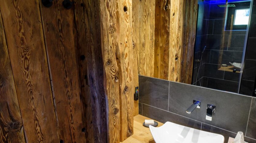 5 bedroom winter season chalet in Chamonix