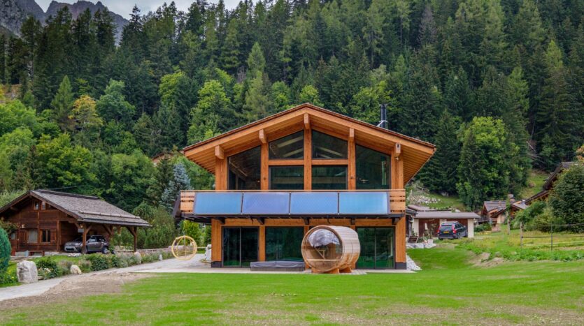 5 bedroom winter season chalet in Chamonix