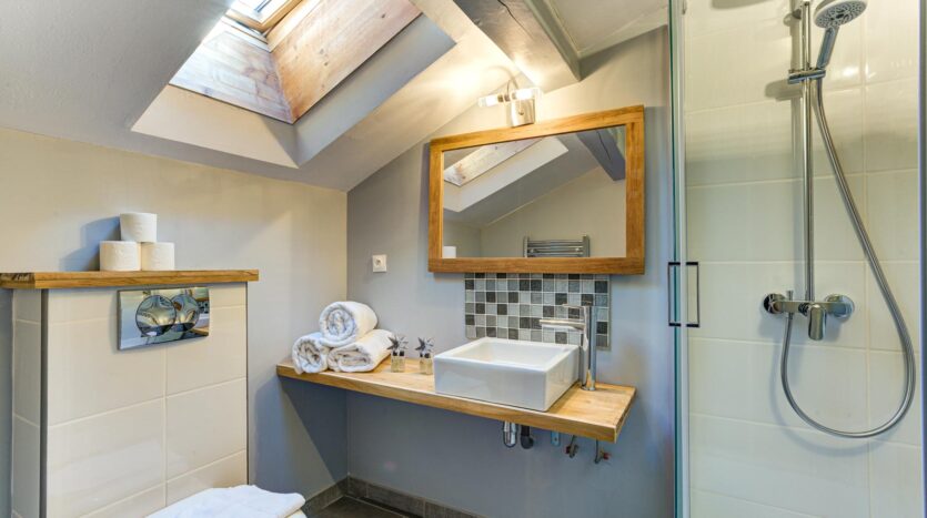 2 bedroom apartment in Chamonix town centre to rent for the summer season