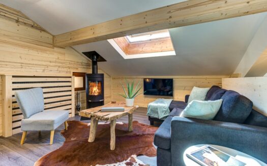 2 bedroom apartment in Chamonix town centre to rent for the summer season