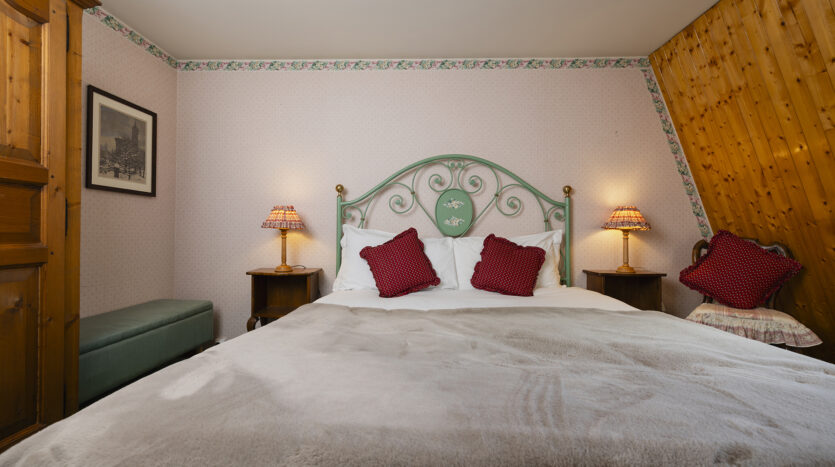 2 bedroom winter season apartment rental in Chamonix centre